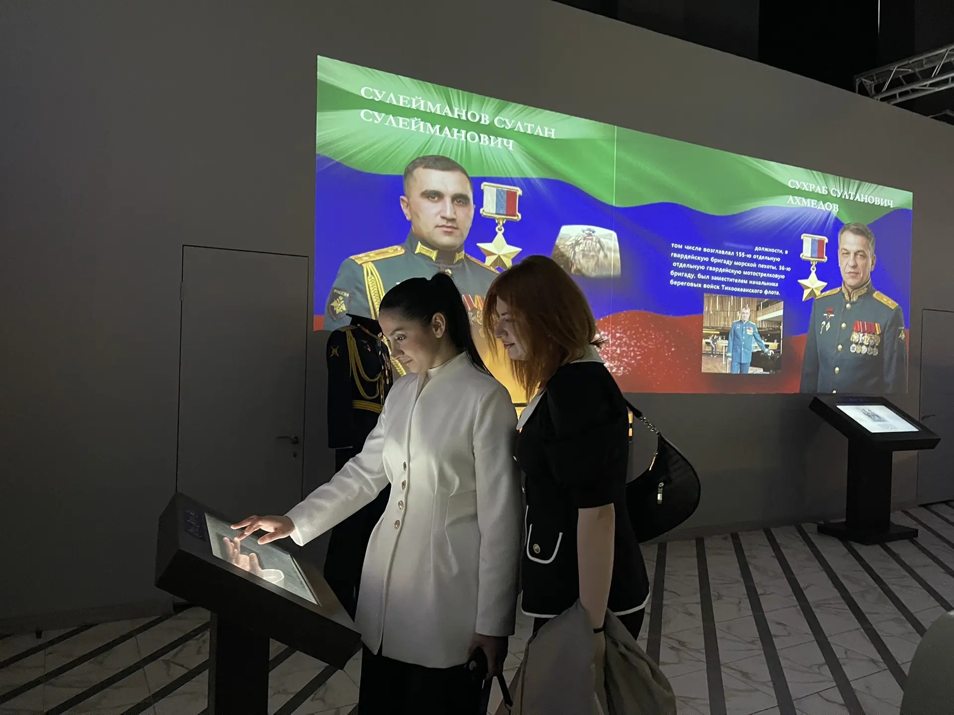 Сотрудники Минцифры Дагестана посетили патриотическую выставку